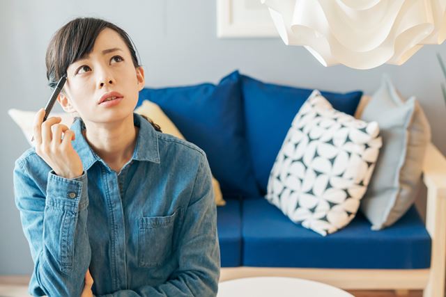応募書類の作成に悩むフリーター